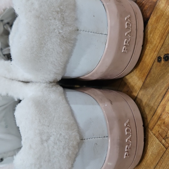 🔥 PRADA White Shearling Leather Sneakers – Size 37 (US 6.5-7) 🔥 - Picture 4 of 11